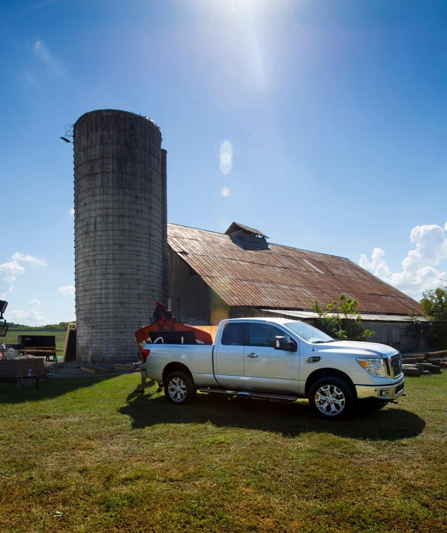  Nissan Titan XD SV King Cab 2015 года  (фото 2 из 2)